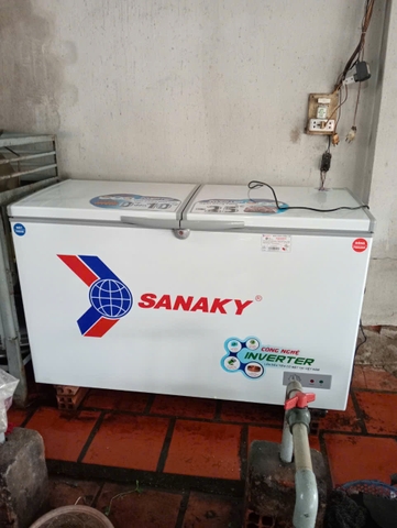 So sánh tủ đông Sanaky và Alaska