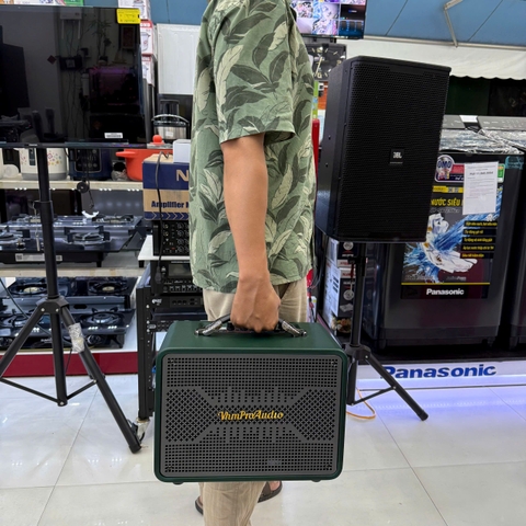Loa karaoke xách tay VHM 8208 Bass 16cm 30W