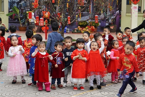 Các bạn nhỏ Montessori Chu Văn An nô nức dự chợ Tết xuân 2019