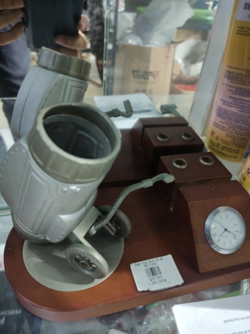 Cắm bút Golf đế gỗ QC1252