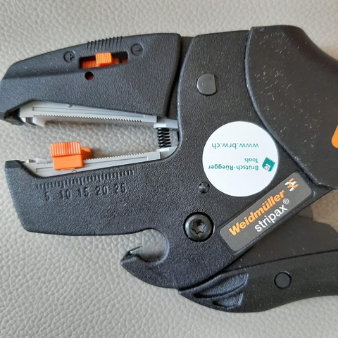 Kìm tuốt dây tự động có khả năng tuốt dây 0.08 … 10 mm2 mã 449520.0100, code 349520.0100, hiệu Stripax/ Đức, mới 100%