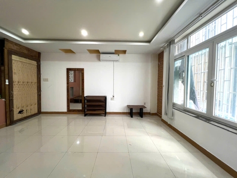 201-39 giá 3.5tr Cửa Sổ Lớn - FULL Nội Thất