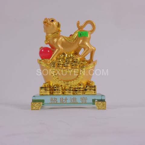 Chó mạ vàng kệ kính đứng trên thoi vàng Cao 18 cm Rộng 14 cm
