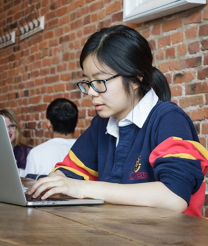Du học Online đại học Queen’s tại sao không? Cơ hội cho các bạn trẻ biến ước mơ du học hành hiện thực