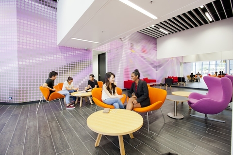 Tư vấn trực tiếp cùng đại diện trường UTS Insearch, Úc. Uống cà phê miễn phí