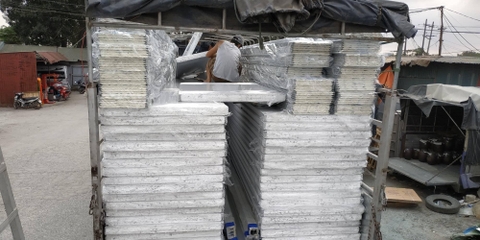 Giao vách ngăn panel và tôn xốp trần vào Quảng Nam