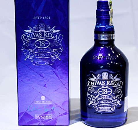 Rượu Chivas 18 năm Blue
