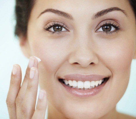 Kem Dưỡng Trắng Da Trị Nám Thái Lan IQ Vitamin E - 8g.
