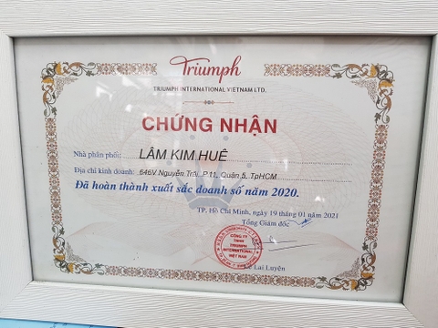 Áo lót nữ Triumph Simply Fashion Blossom WHU DV nâng ren xẻ V sâu.
