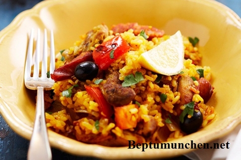 Nấu Baked Paella tại nhà với bếp từ Munchen