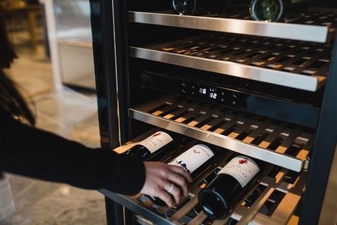 Gần Tết, có nên sắm sửa tủ rượu vang không?