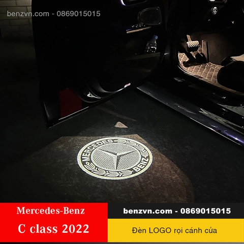 Đèn LOGO rọi cánh cửa xe Mercedes C300 2022