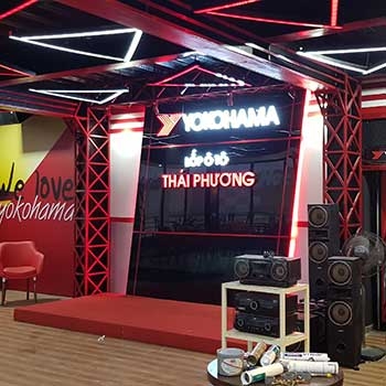 Hình mẫu background công ty đẹp tại một gara ô tô tại Hà Nội