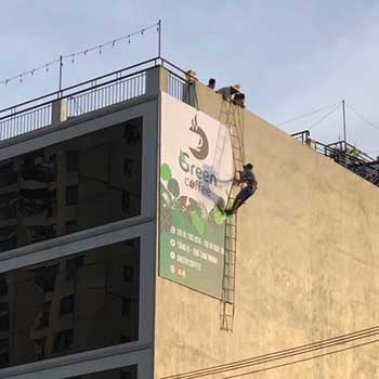 Lưu ý khi treo banner và bảng hiệu hiflex khổ lớn trên toà nhà
