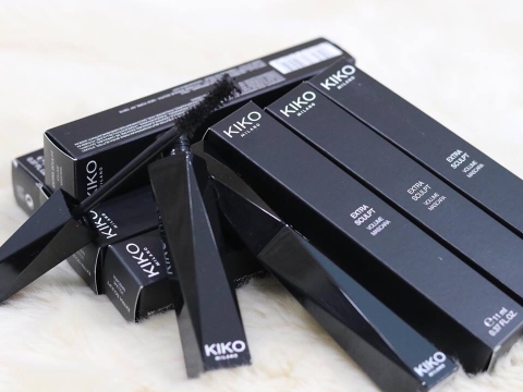 Mascara Kiko dài và dầy mi