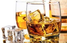 Whiskey là vàng ngọc và lục bảo