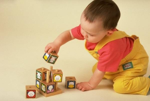 Đồ chơi gỗ - sản phẩm giáo dục cực kỳ thân thiện cho bé 1 tuổi