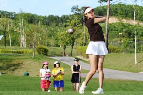 Các thương hiệu giầy đánh golf nữ nổi tiếng
