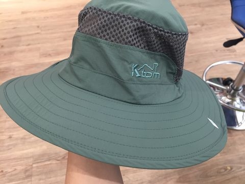 Nón golf rộng vành
