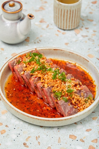 Bò Wagyu Nấu Chậm Cùng Dưa Hấu và Sốt Ớt