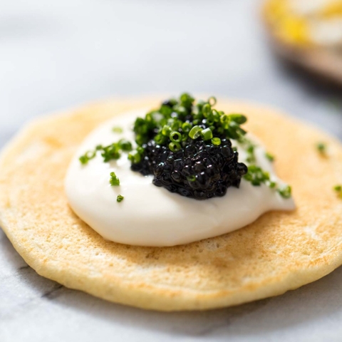 Bánh xếp Blinis - Ăn kèm trứng Cá Muối