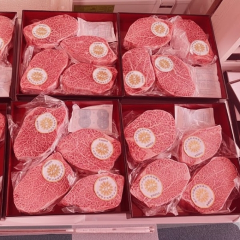 3- Hộp Quà 5kg Thăn Bò Kobe Nhật Hộp Gỗ 6* - Kobe Beef Wagyu Japanese