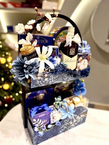 Set Giỏ Quà tết Vang + Bánh kẹo+ Trà Nhập khẩu 05