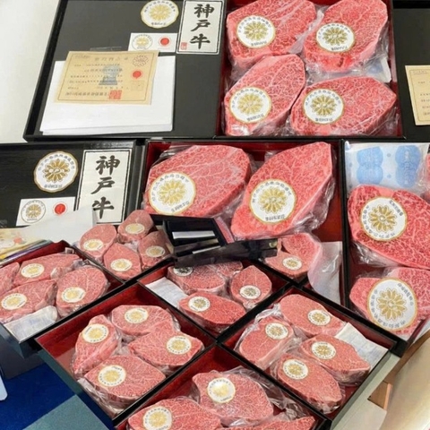 3- Hộp Quà 3kg Thăn Bò Kobe Nhật Hộp Gỗ 6* - Kobe Beef Wagyu Japanese