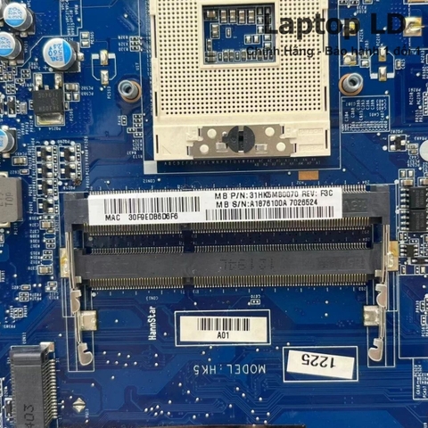 Khe RAM trên mainboard Sony Vaio SVE15 cho phép nâng cấp bộ nhớ