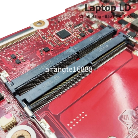 Khe RAM trên motherboard Asus hỗ trợ nâng cấp dung lượng bộ nhớ