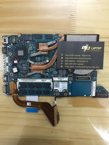Mặt trước bo mạch chủ Sony Vaio SVS13 hiển thị đầy đủ linh kiện