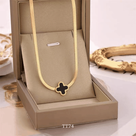 [KHÔNG ĐEN GỈ] Dây chuyền thép Titan mạ vàng thiết kế cỏ 4 lá mặt đen dây bảng to phụ kiện thời trang - TT74