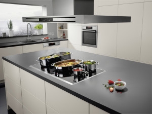 Bếp từ cảm ứng bề mặt cung cấp sự linh hoạt và dễ sử dụng