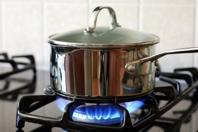 Tiết kiệm năng lượng và thời gian : nấu trên bếp gas