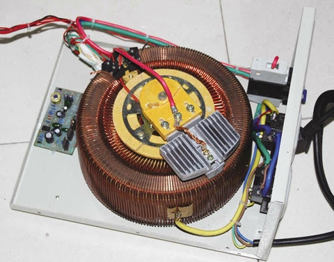 Cấu Tạo Bên Trong Ổn Áp Lioa Litanda 1 Pha
