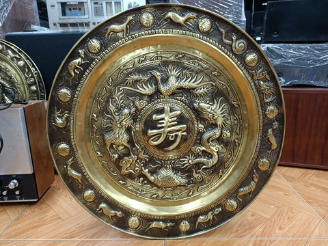 Mâm đồng mầu vàng