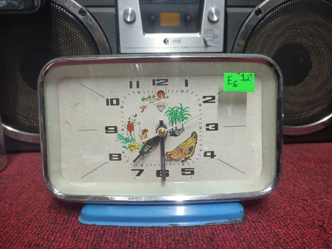 Đồng hồ con gà Mã Q10