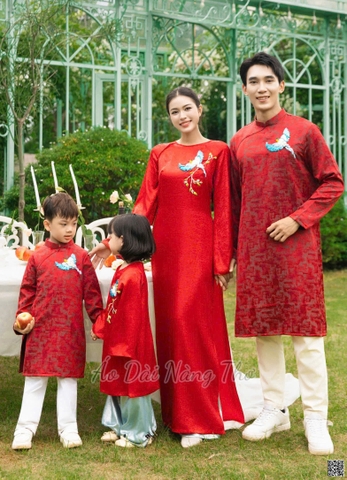 Áo Dài Cách Tân Gia Đình Gấm Đỏ Thêu Ruy Băng