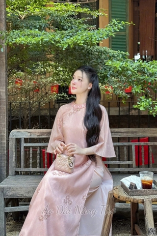 Áo Dài Cách Tân Voan Hồng Ruốc Thêu Hoa Đáng Yêu