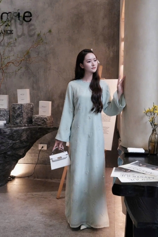 Áo Dài Cách Tân Vải Tơ Cao Cấp Thêu Hoa Xinh Xắn