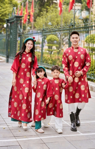 Áo Dài Cách Tân Gia Đình Đỏ Họa Tiết Đồng Tiền