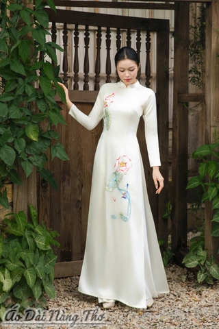 Áo Dài Truyền Thống Lụa Trắng Họa Tiết Thêu Hoa Sen Duyên Dáng