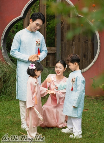 Áo Dài Cách Tân Gia Đình Hồng Phối Xanh Ngọt Ngào