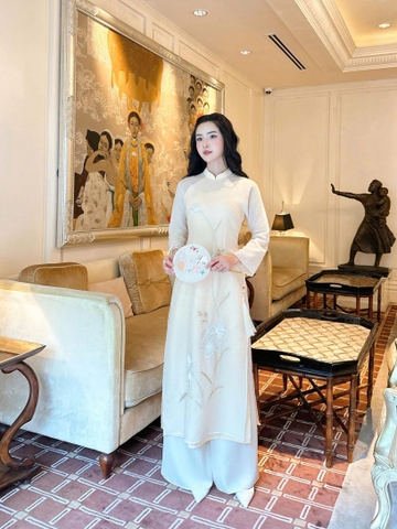 Áo Dài Truyền Thống Vải Lụa Thêu Hoa Sen Nền Nã