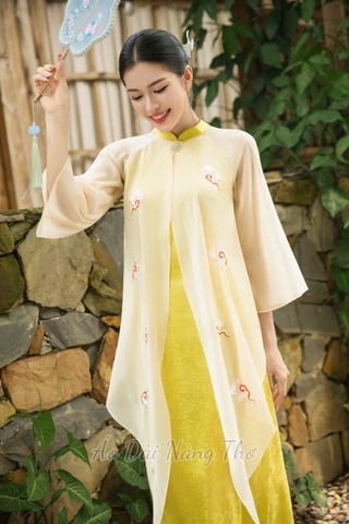 Áo Dài Cách Tân Lụa Vàng Xẻ Tà Tân Thời Xinh Xắn