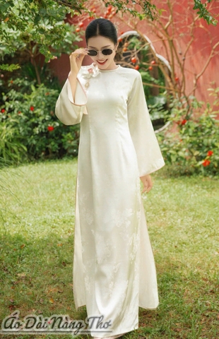 Áo Dài Cách Tân Lụa Gấm Kem Tay Loe Xinh Yêu