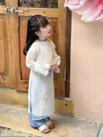 Áo Dài Bé Gái Voan Trắng Cổ Tròn Họa Tiết Thêu