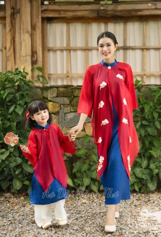 Áo Dài Cách Tân Lụa Đỏ Xẻ Tà Tân Thời Xinh Xắn