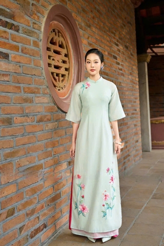 Áo Dài Truyền Thống Vải Lụa Thêu Hoa Xinh Xắn