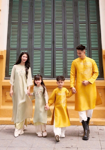 Áo Dài Cách Tân Gia Đình Voan/Tafta Vàng Họa Tiết Thêu